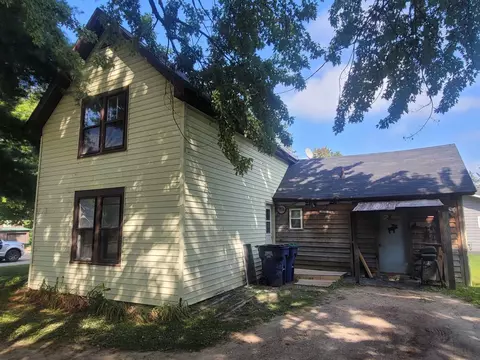 430 E State St, Iola, WI 54945 photo 5