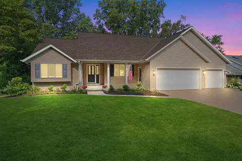 260 Swiss Meadow Ln, Green Bay, WI 54302