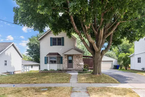 810 Oviatt St, Kaukauna, WI 54130
