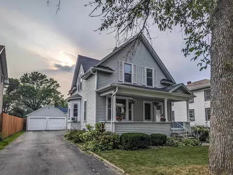 424 3rd St, Neenah, WI 54956