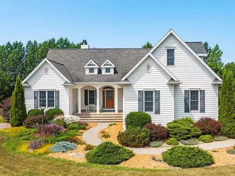 4951 Country View Rd, Sturgeon Bay, WI 54235