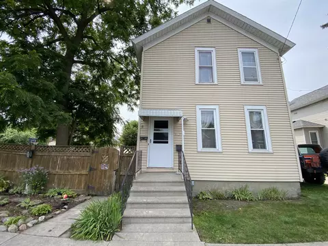 807 4th St, Menominee, MI 49858