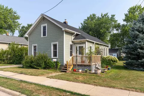 1062 W 9th Ave, Oshkosh, WI 54901