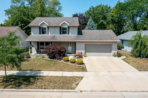 2105 Parkside Dr, Oshkosh, WI 54901