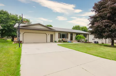 1213 Sunrise Ln, Shawano, WI 54166