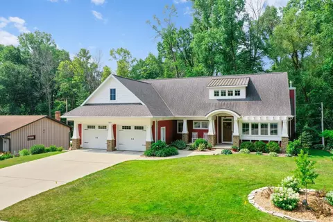 2477 San Lorenz Dr, Green Bay, WI 54304