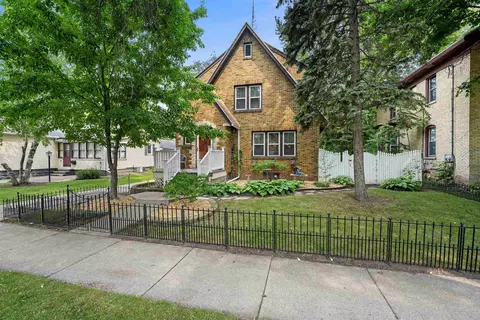 226 Broad St, Menasha, WI 54952