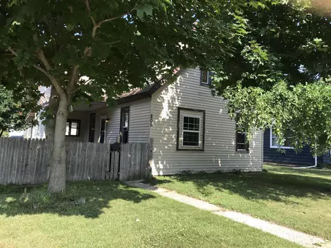 805 1st St, Kewaunee, WI 54216