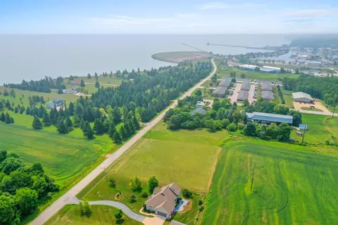 713 Lakeshore Dr, Kewaunee, WI 54216