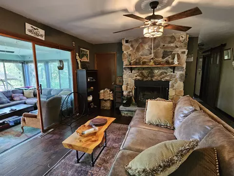 115 Sunset Dr, Iola, WI 54945 photo 3