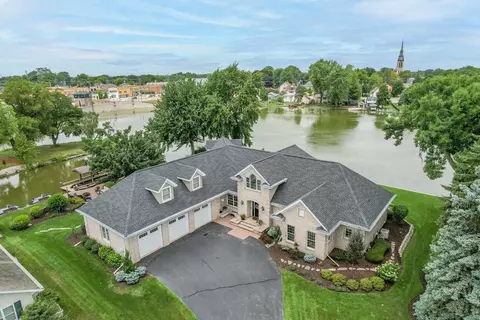536 Riverway, Menasha, WI 54952