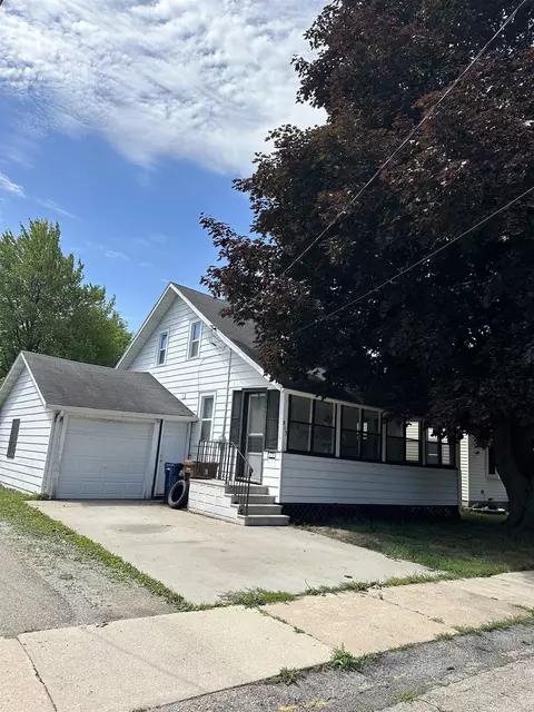 813 Roosevelt St, Menasha, WI 54952