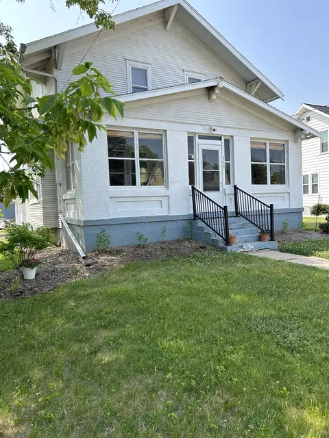 805 Main St, Wrightstown, WI 54180 photo 2