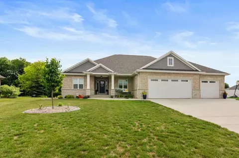 1910 Snowy Owl Ct, De Pere, WI 54115