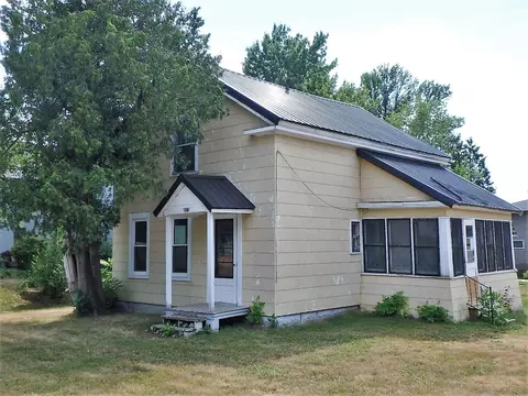 803 Oshkosh St, New London, WI 54961