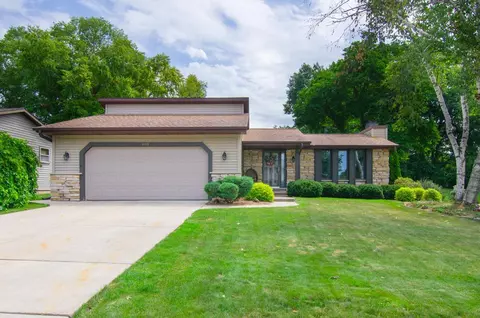 605 Tyrolian Dr, Green Bay, WI 54302