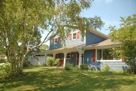 2136 Jourdain Ln, Green Bay, WI 54301