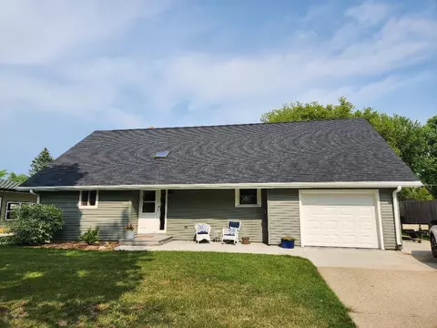 271 Hillcrest Ln, Fond Du Lac, WI 54935