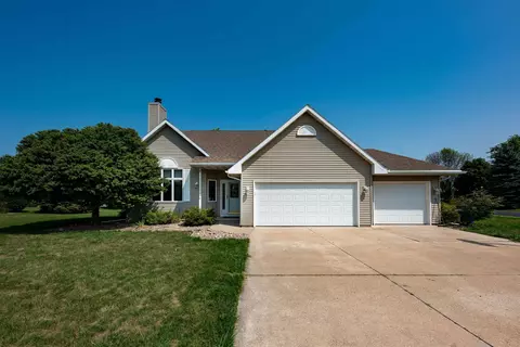 3052 Rosewood Ln, Oshkosh, WI 54904