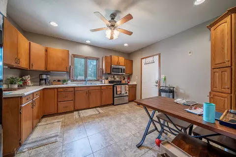 413 E Irving Ave, Oshkosh, WI 54901 photo 9