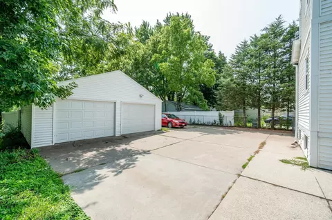 413 E Irving Ave, Oshkosh, WI 54901 photo 3