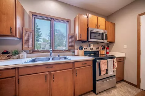 413 E Irving Ave, Oshkosh, WI 54901 photo 8