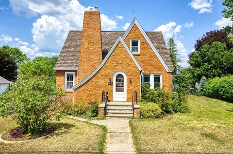 212 E Alfred St, Weyauwega, WI 54983