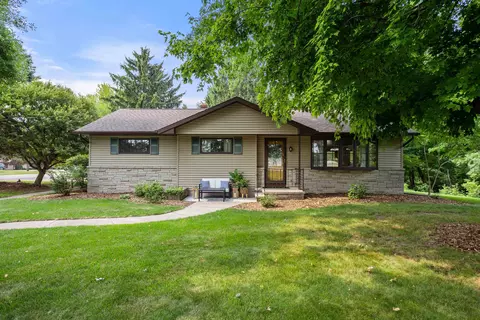 w6453 Lakeview Court, Menasha, WI 54952