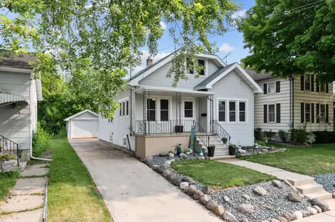 326 W 17th Ave, Oshkosh, WI 54902