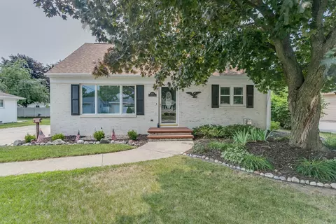 2615 N Owaissa St, Appleton, WI 54911