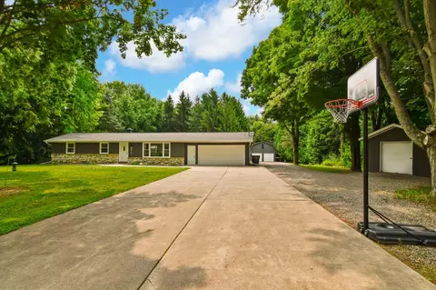 371 Sunlite Dr, Oneida, WI 54155