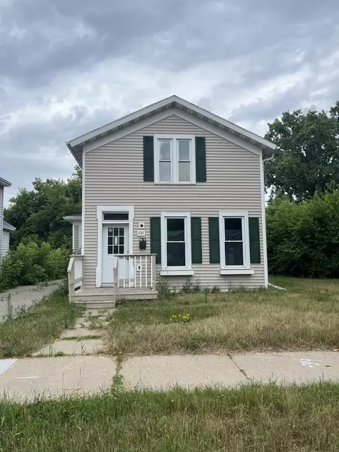 1137 Cherry St, Green Bay, WI 54301