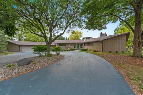 495 County Rd G, Neenah, WI 54956