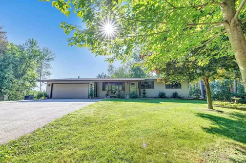 168 Dekard Ln, Little Suamico, WI 54141
