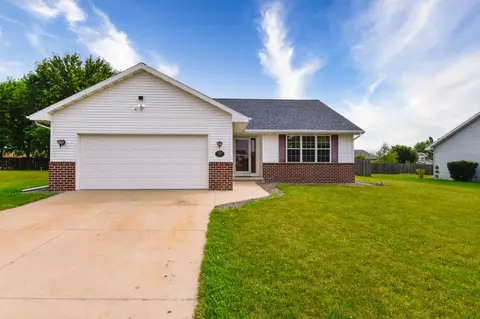3695 Collegiate Way, New Franken, WI 54229
