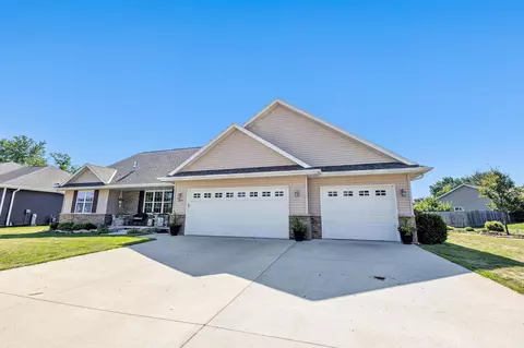 2417 Hidden Winds Ln, Green Bay, WI 54303