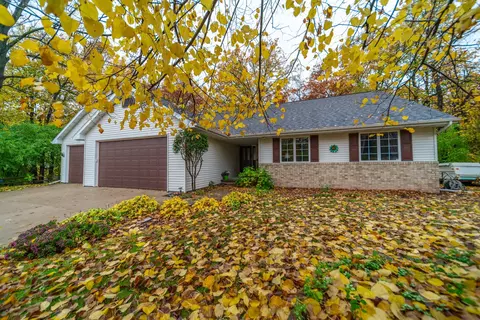 1108 Ridge Ct, Kaukauna, WI 54130