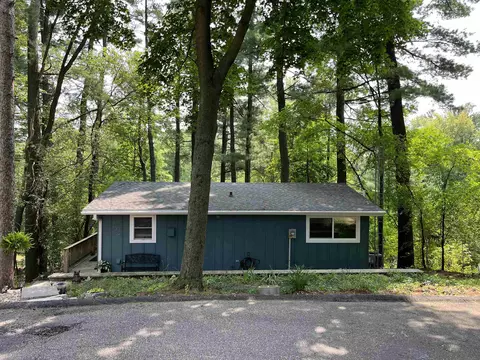 120 Grandview Ln, Iola, WI 54945