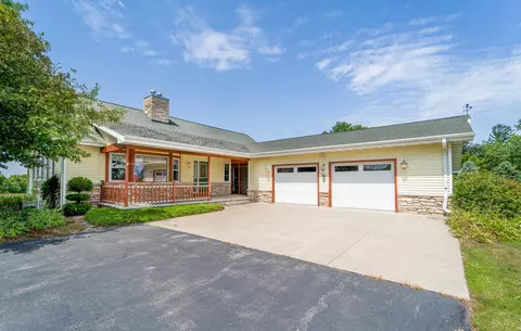 w9574 Olden Road, Eldorado, WI 54932
