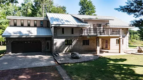 n2300 Birchwood Drive, Waupaca, WI 54981