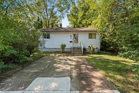 615 Division St, Winneconne, WI 54986