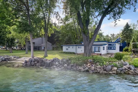 526 Plummers Harbor Rd, Neenah, WI 54956