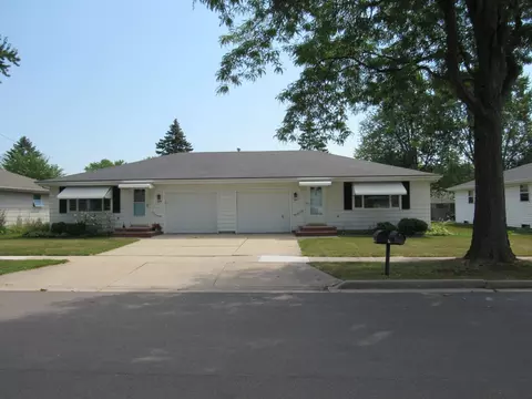 1258 Meadow Ln, Neenah, WI 54956