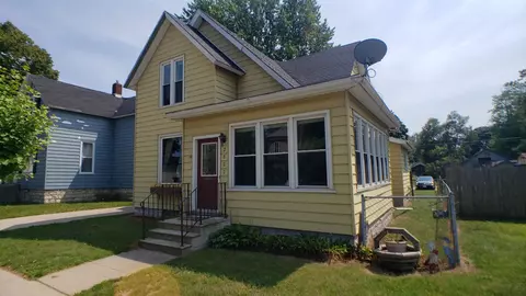 2807 Hall Ave, Marinette, WI 54143