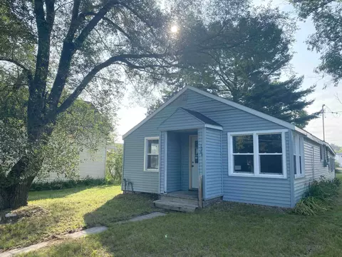 1064 Walnut St, Marinette, WI 54143