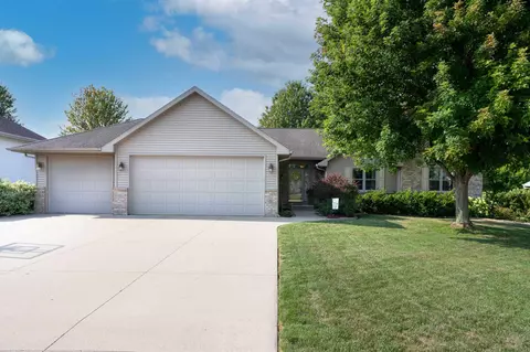 1318 Kampo Dr, Neenah, WI 54956