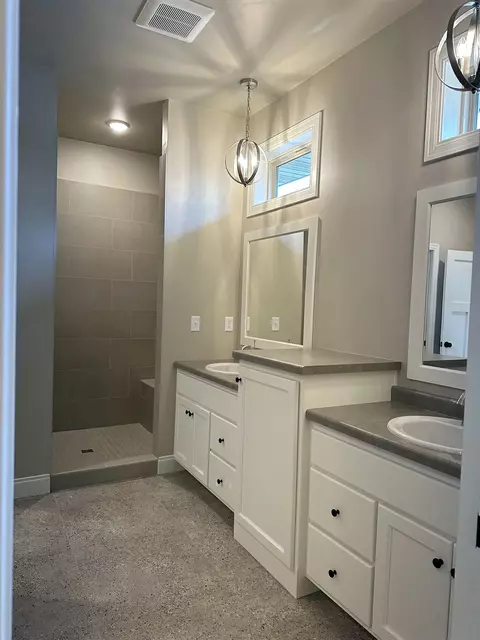 Bath - W6611 Ethan Drive, Appleton, WI 54915 photo 2 of 5
