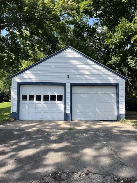 525 E State St, Iola, WI 54945 photo 5