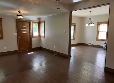 525 E State St, Iola, WI 54945 photo 11