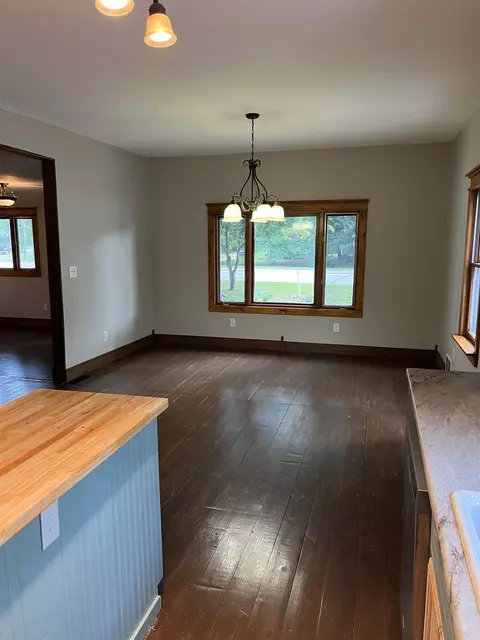 525 E State St, Iola, WI 54945 photo 9